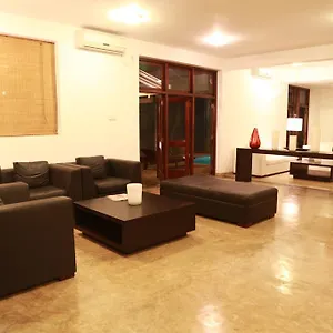 La Sanctuary Resort Battaramulla